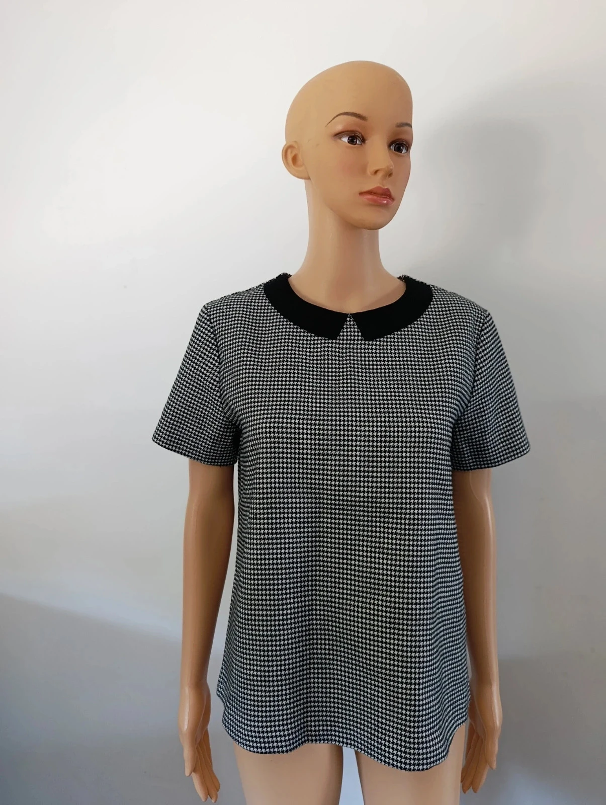 Kiabi women's T-shirt size 38 – black & white houndstooth pattern – chic contrast collar – photo 2